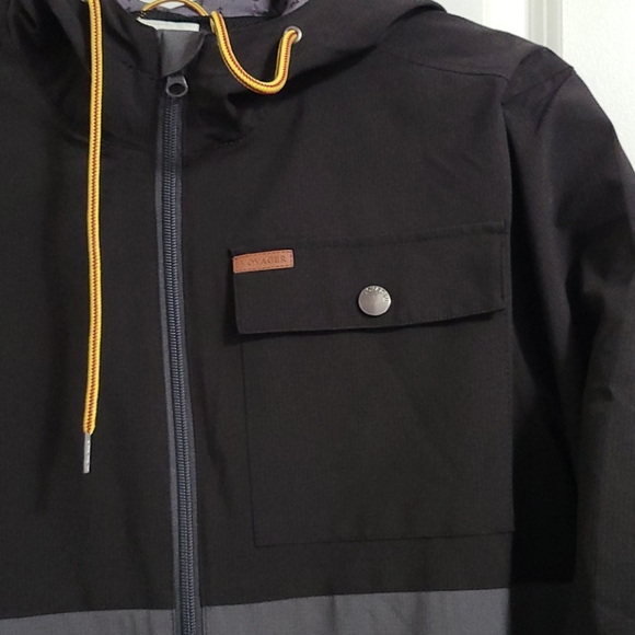 Men's Hooded Two Tone Jacket - Picture 4 of 7